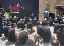 مراسم عزاداری و نماز ظهر عاشورا در مجموعه امامزاده محمد و بایزید بسطامی 